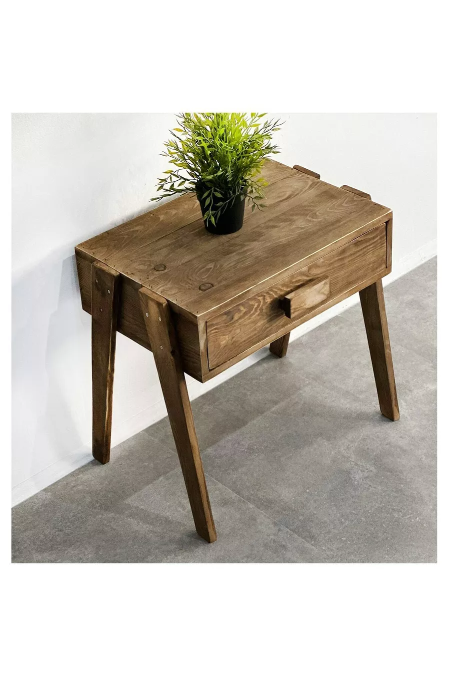 Armoire en bois avec tiroirs et étagères