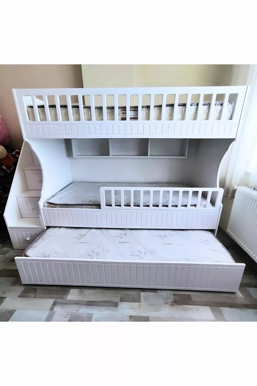 Letto a castello bianco intagliato per bambini