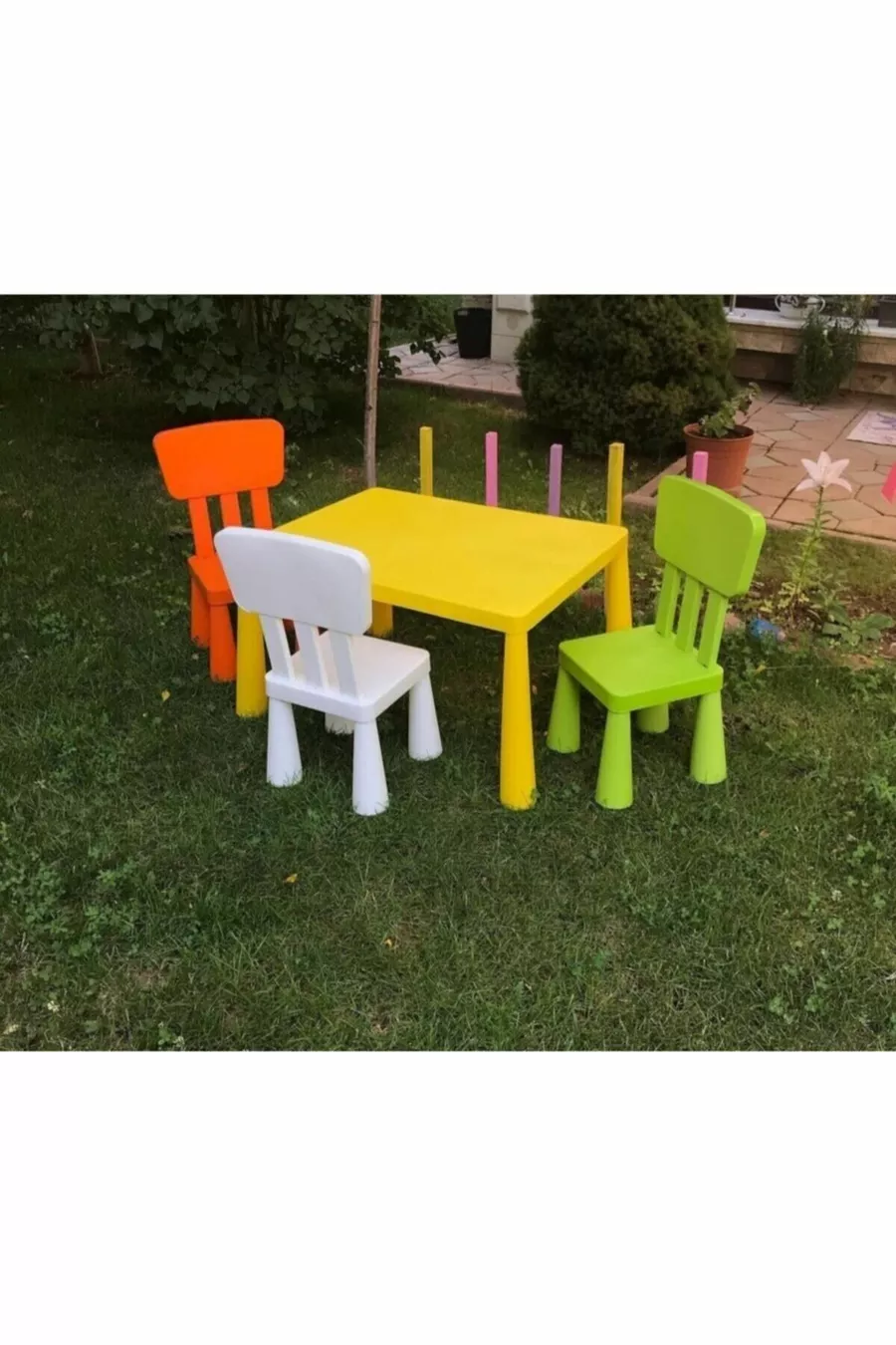Ensemble table et chaises pour enfants
