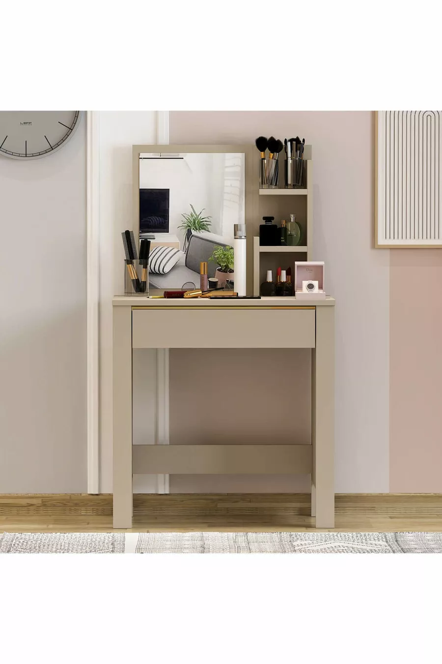 Gupse Makeup Table