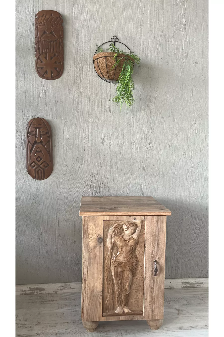 « La Fille Silencieuse de Rome » table de chevet Armoire design spécial production limitée
