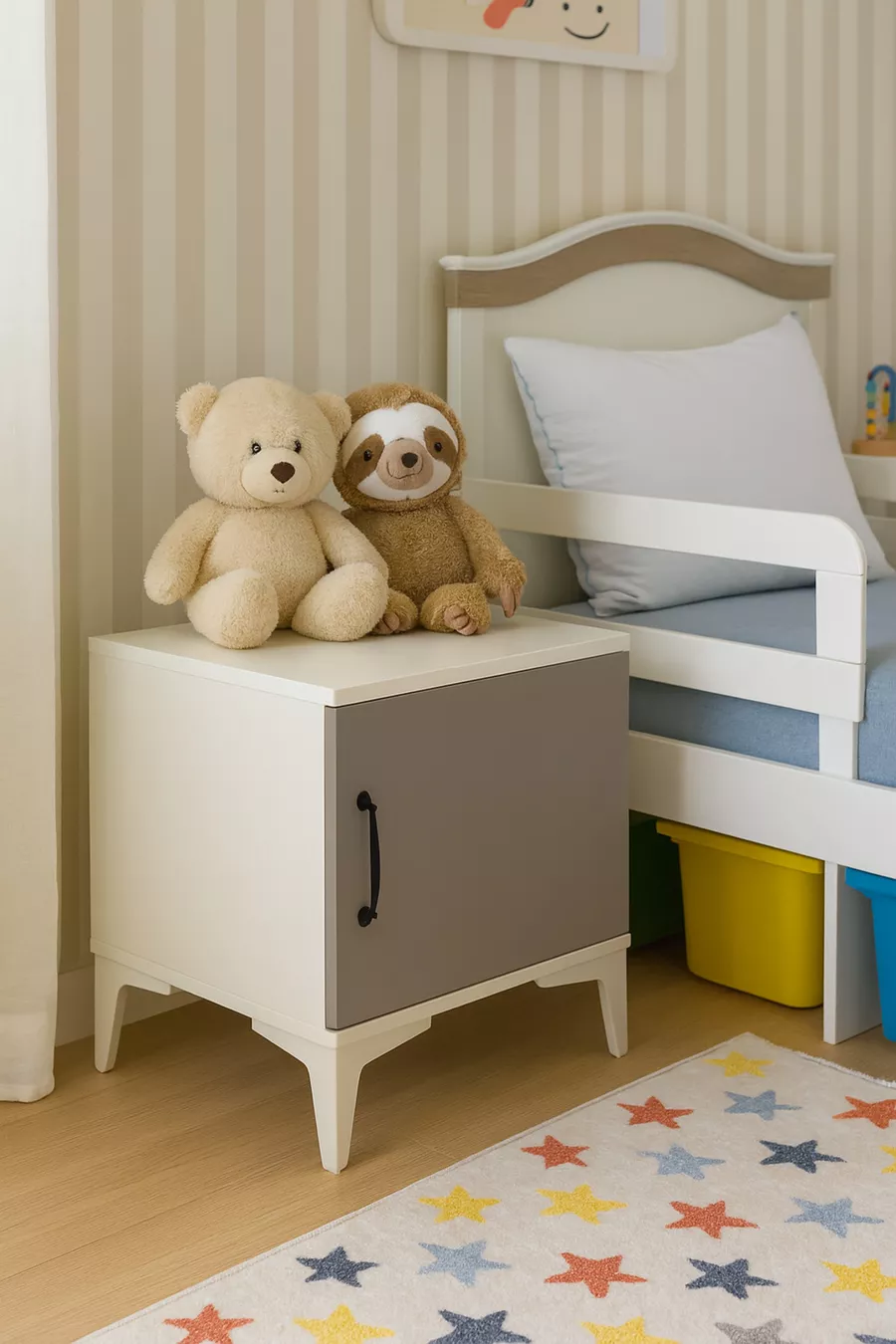 Table de chevet en MDF durable Deniz | Dessus élégant en revêtement Rehau | Pieds en bois de hêtre