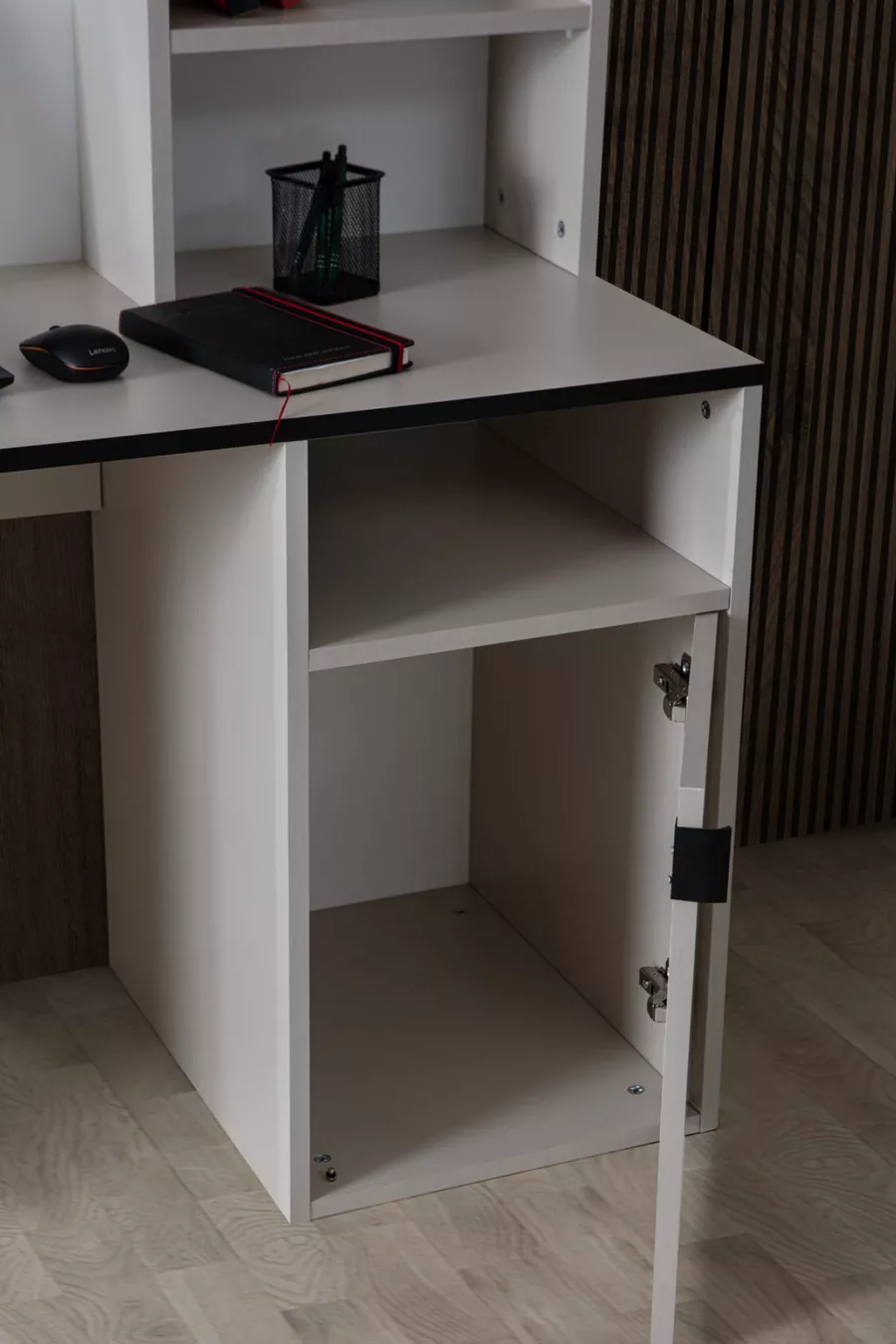 Ensemble de chambre pour jeunes Vegnum - Armoire à 4 portes Vegnum, Bureau Bali, Commode, Table de chevet