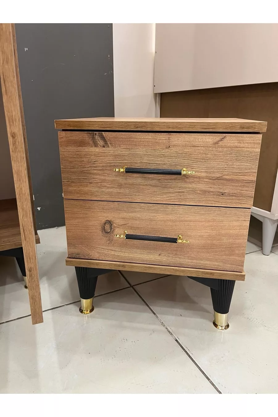 Table de chevet Şölen en pin
