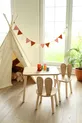 La table pour enfants et 2 chaises