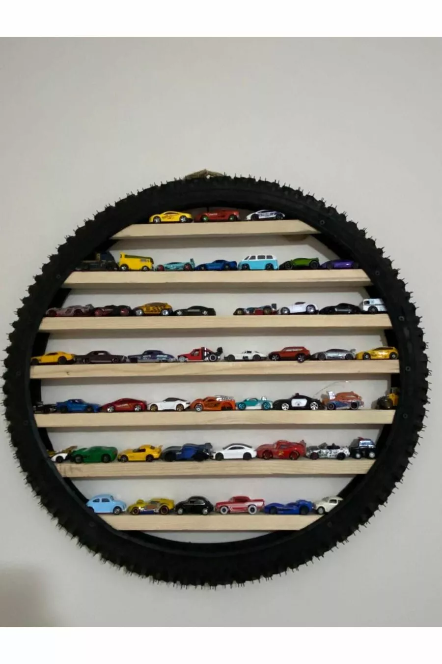 Scaffale da parete a ruota con luce gialla, decorativo in legno, parcheggio per bambini in gomma, lampada da notte educativa Montessori