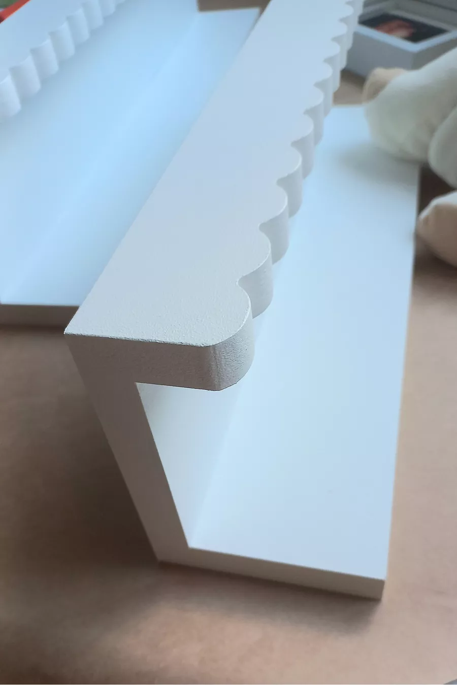 Witte Montessori kinder- en babykamer boekenkast wandplank, kameraccessoire (mat wit / en cm)
