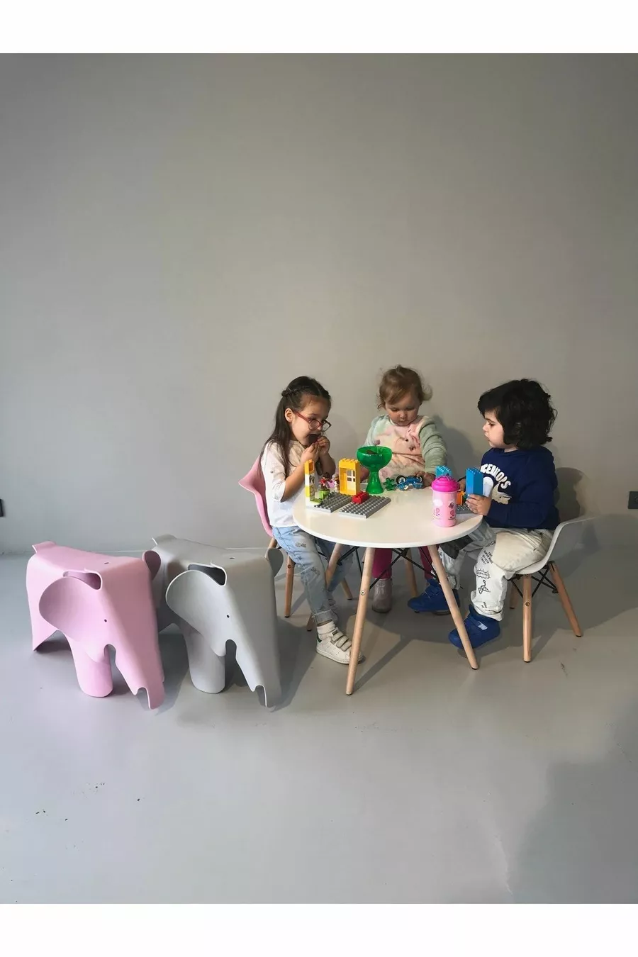 Kinderactiviteiten Crèche & Kleuterschool Stoel – Witte Houten Montessori Ontwerp