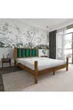 Orion Model Smaragdgroene Gewatteerde Hoofdbord Walnootkleurige Dennenhouten Bed en Twee Nachtkastjes Set