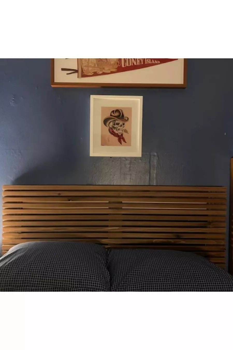 Tête de lit en bois massif couleur noyer + 2 étagères en bois massif couleur noyer