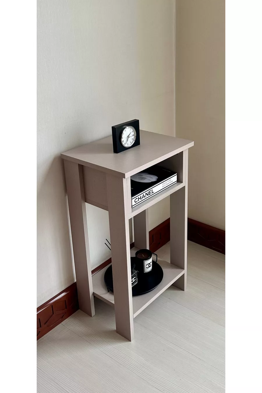 Table de chevet en MDF avec étagères ouvertes, coton et beige