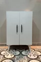 Multifunktionaler weißer Kleiderschrank **