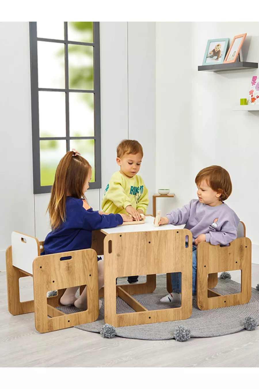 Set di Tavolo e Sedie in Legno Montessori per Attività e Gioco per Bambini 2-4 Anni (1 Tavolo + 2 Sedie)