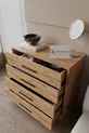 Commode Alya à 4 tiroirs avec poignées noires, pin Atlantique