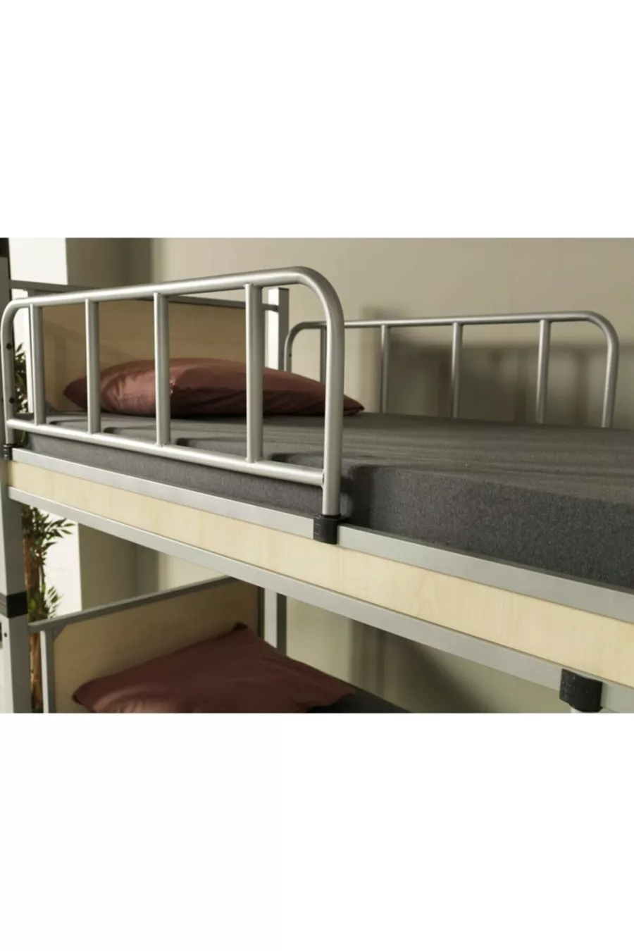 Letto a castello in metallo con testiera in legno per cameretta dei giovani