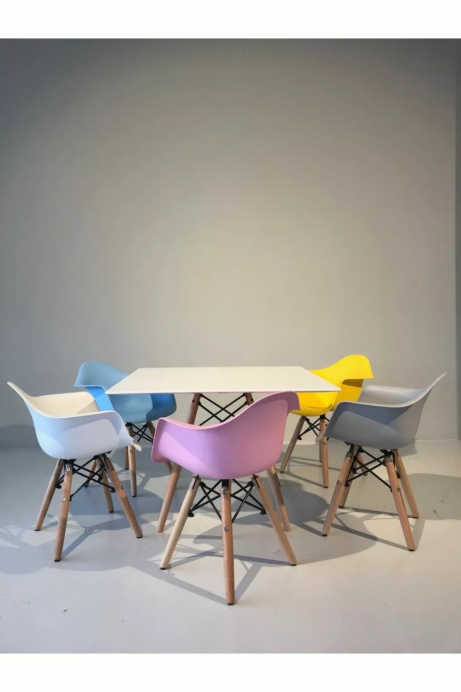 Kinderactiviteiten Crèche & Kleuterschool Stoel – Witte Houten Montessori Ontwerp