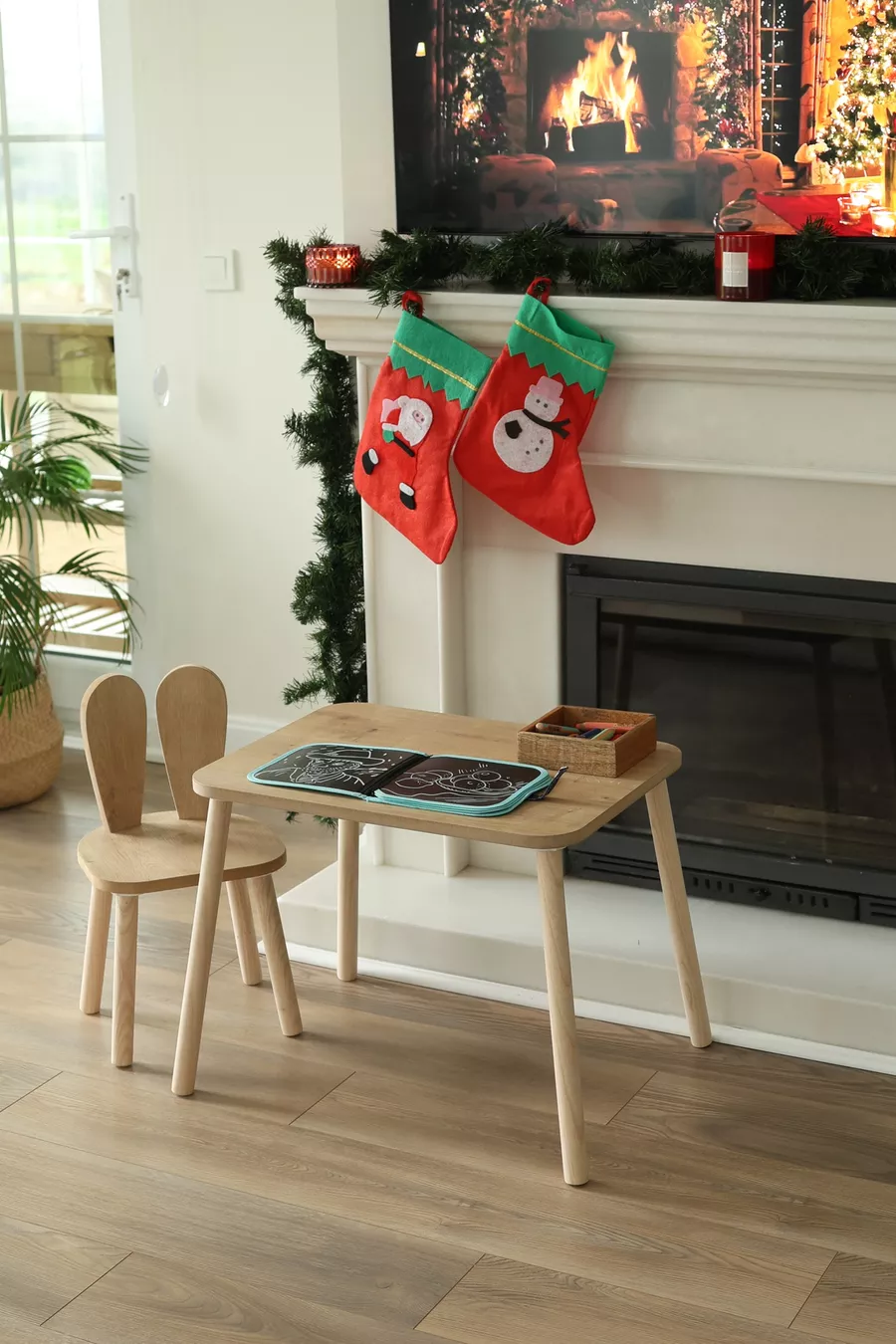 La table pour enfants et 1 chaise