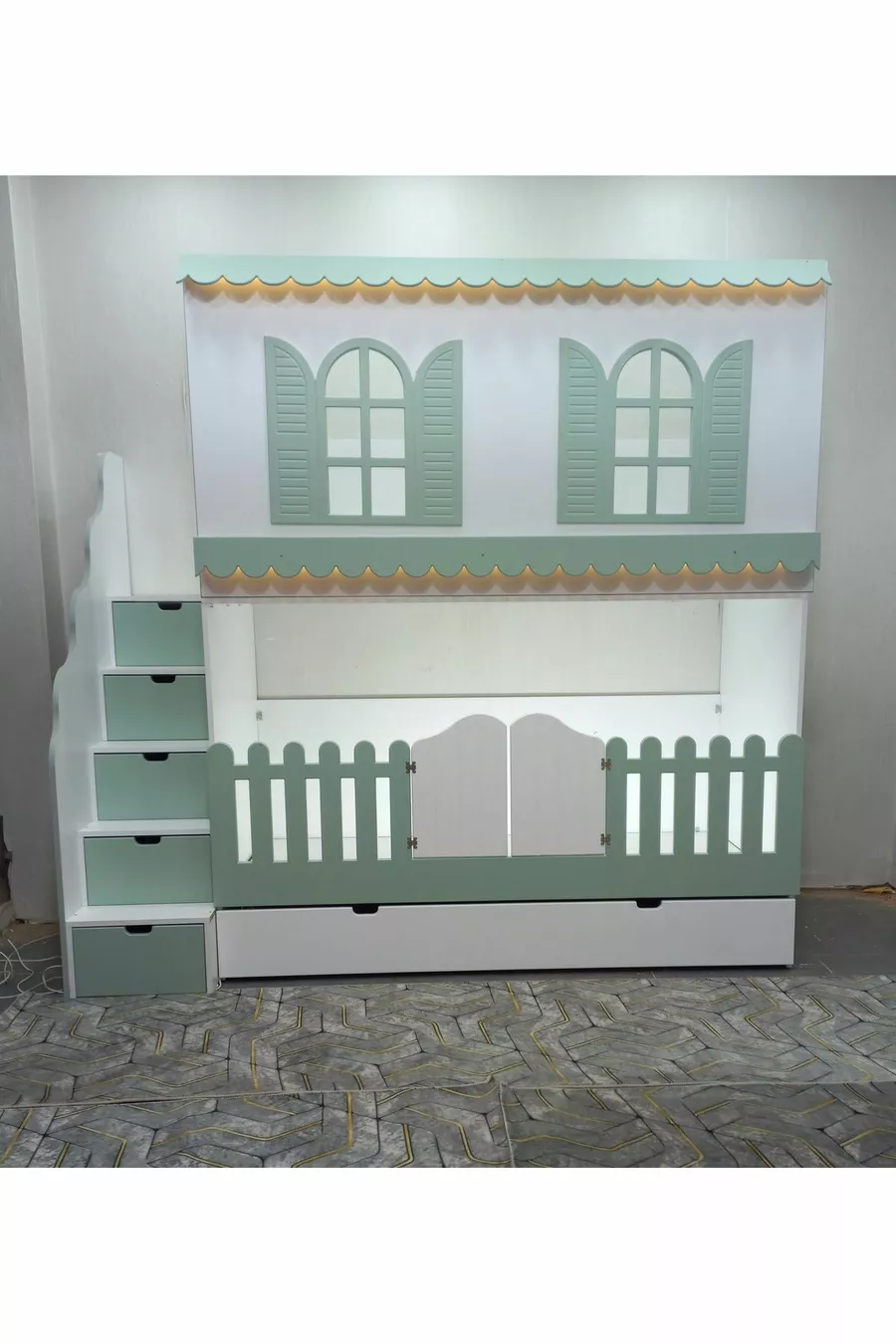 ALAÇATI MIT KLEINEREN BETTEN ETAGENBETT
