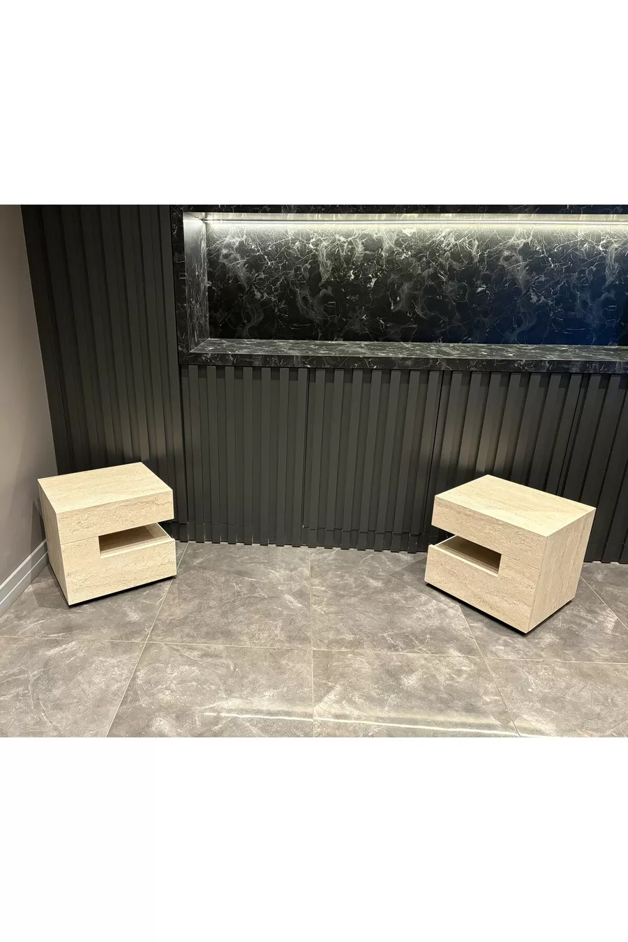 Table de chevet à effet travertin