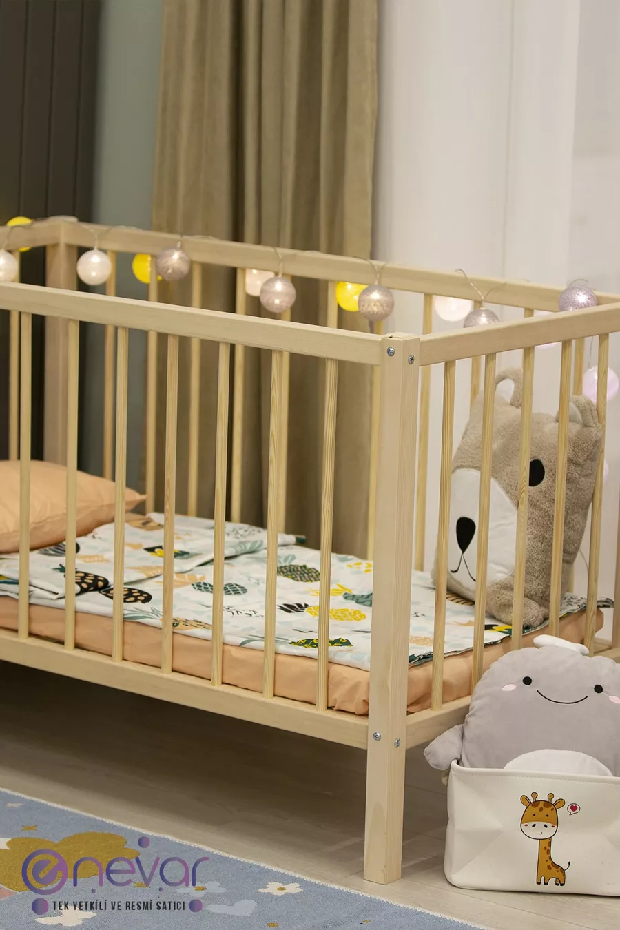 Letto per bambole in legno Montessori