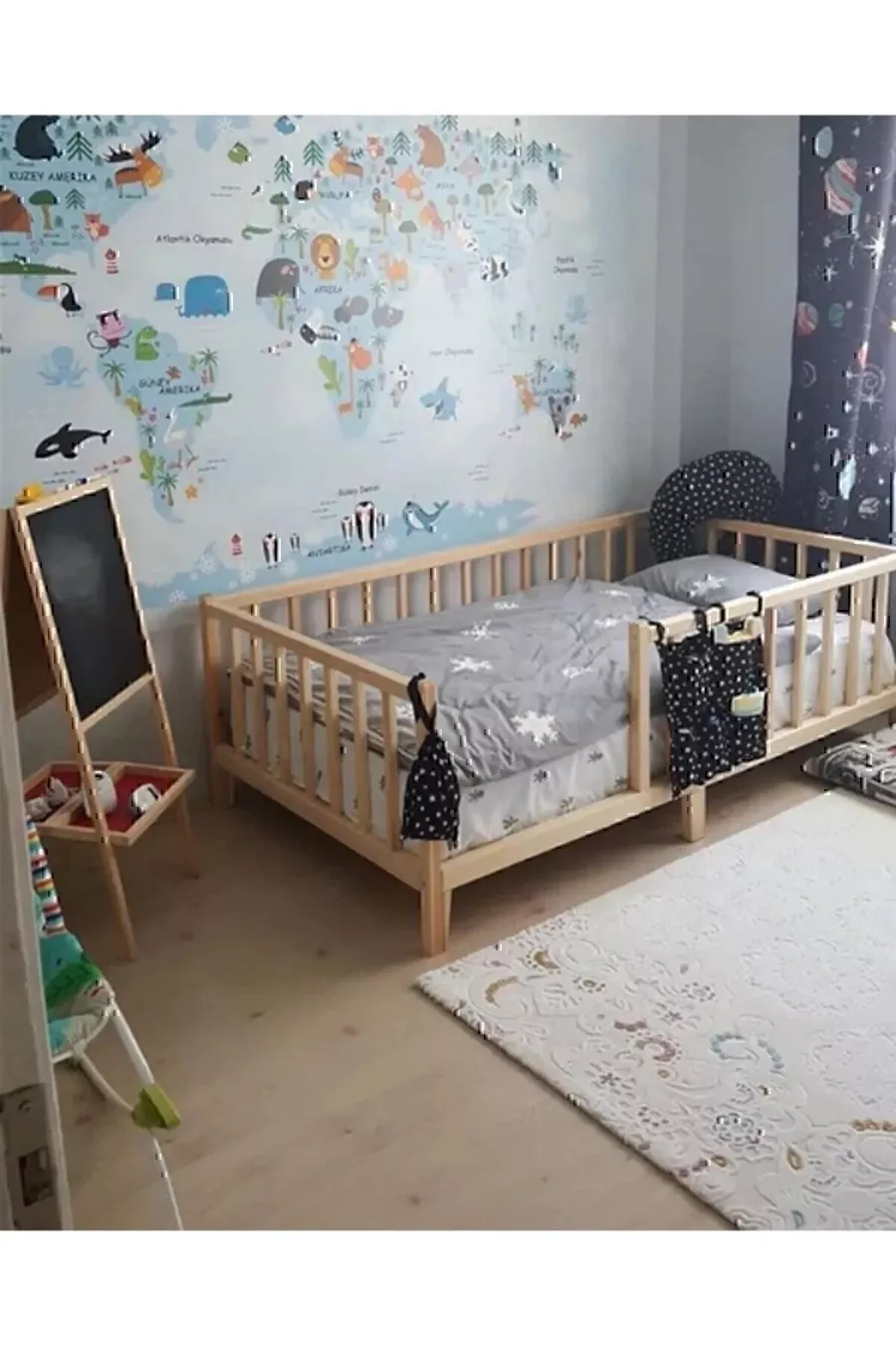 Letto per bambini rotondo in legno massiccio naturale con doghe, con piedi, dimensioni cm X cm