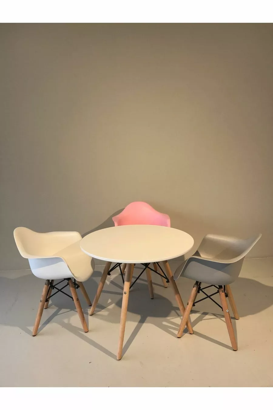 Kinderactiviteiten Crèche & Kleuterschool Stoel – Witte Houten Montessori Ontwerp