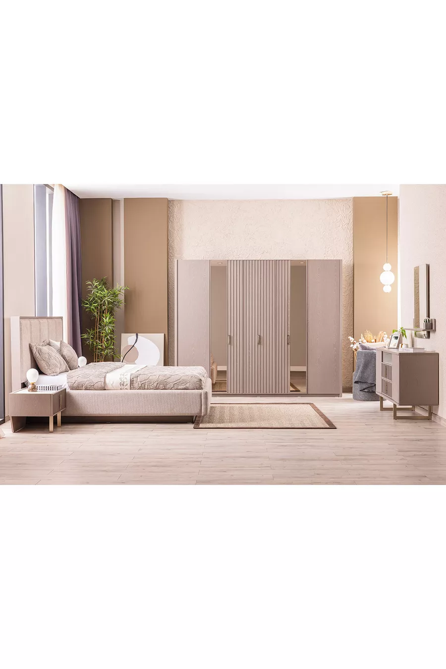 Camera da letto con letto e finiture latte