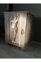 « La Fille Silencieuse de Rome » table de chevet Armoire design spécial production limitée