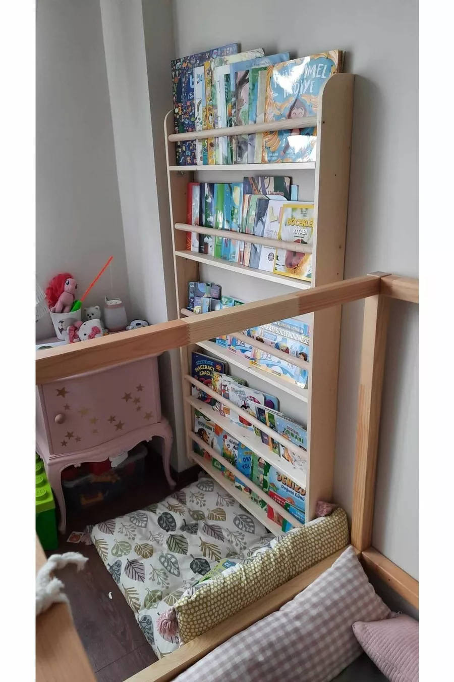 Montessori Boekenkast Brede Model Ronde Latten 5 Niveau's