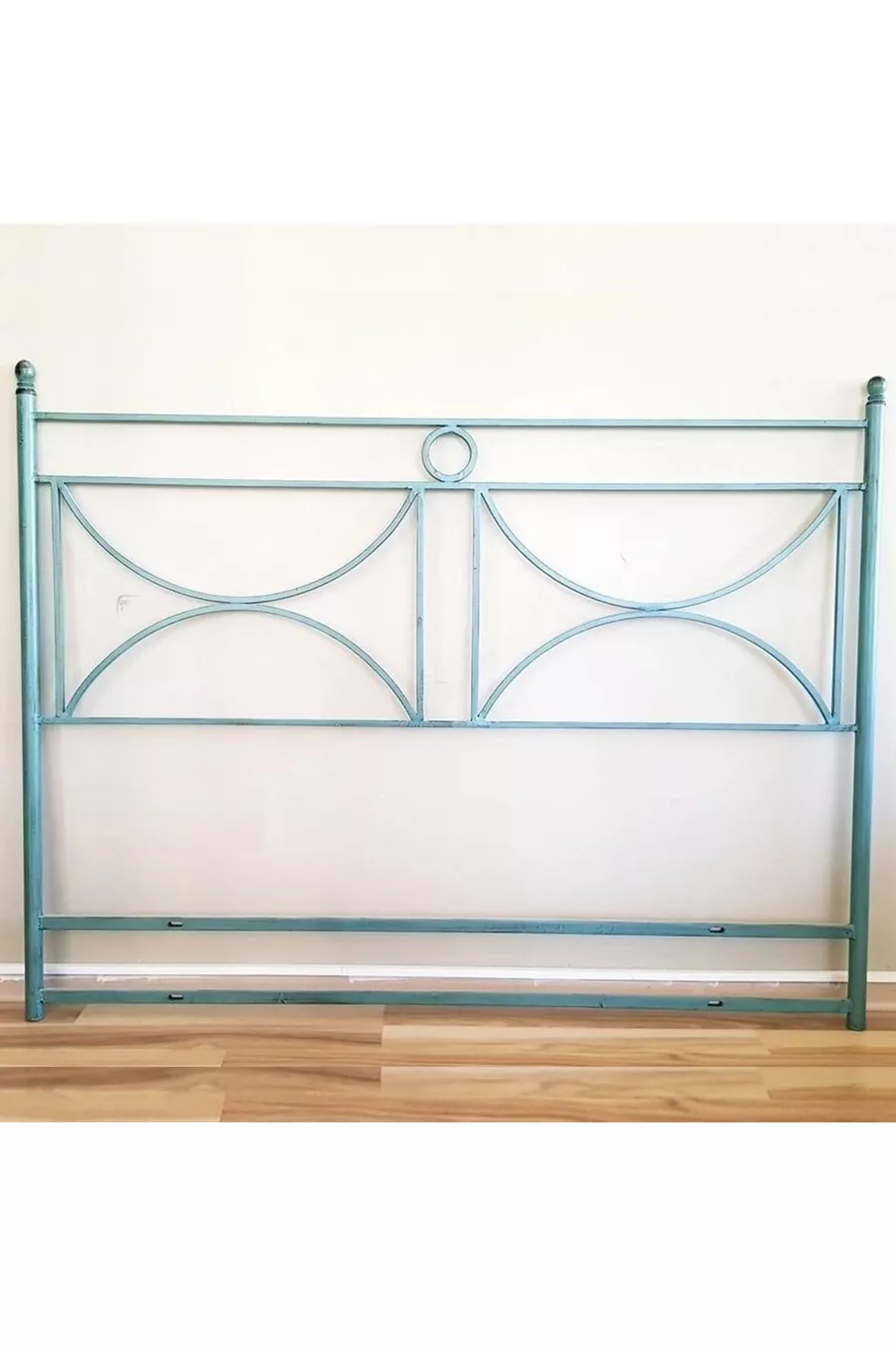 Testata del letto in ferro battuto eclettico