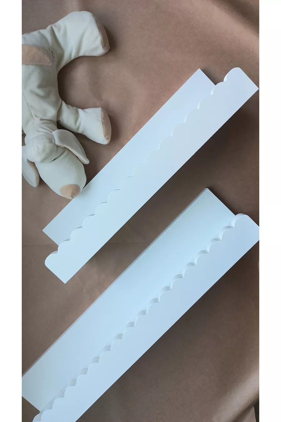Witte Montessori kinder- en babykamer boekenkast wandplank, kameraccessoire (mat wit / en cm)