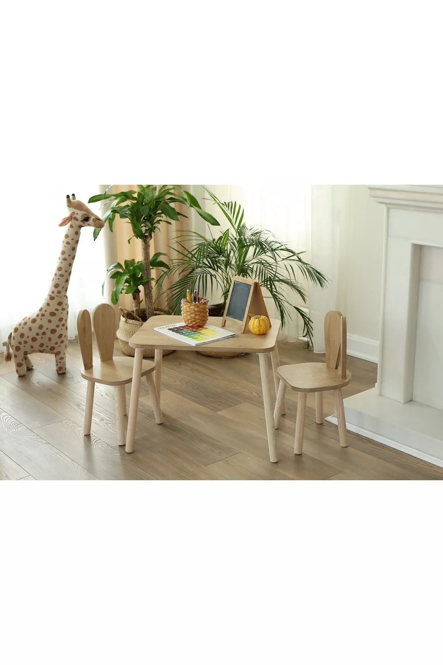 La table pour enfants et 2 chaises