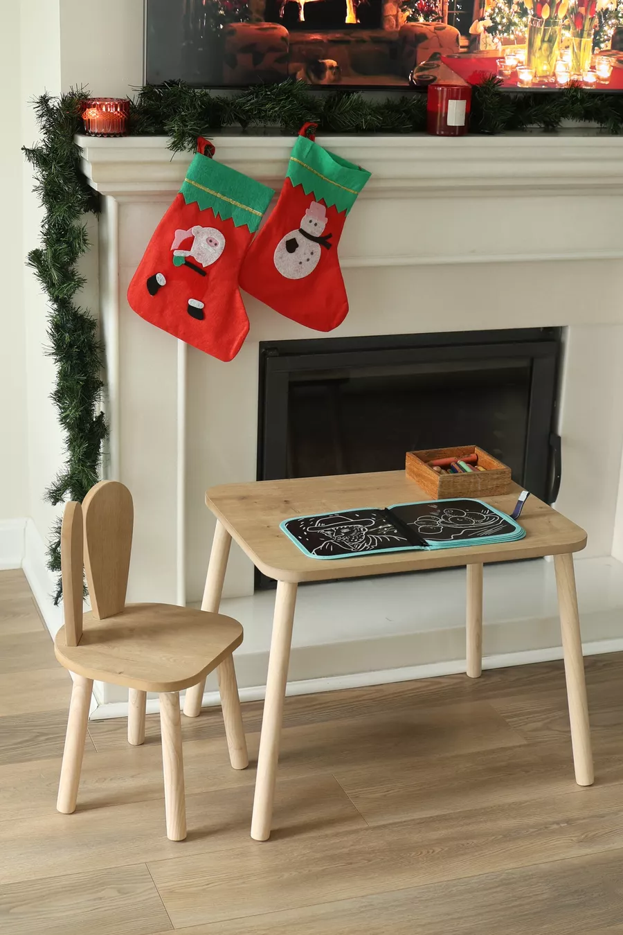 La table pour enfants et 1 chaise