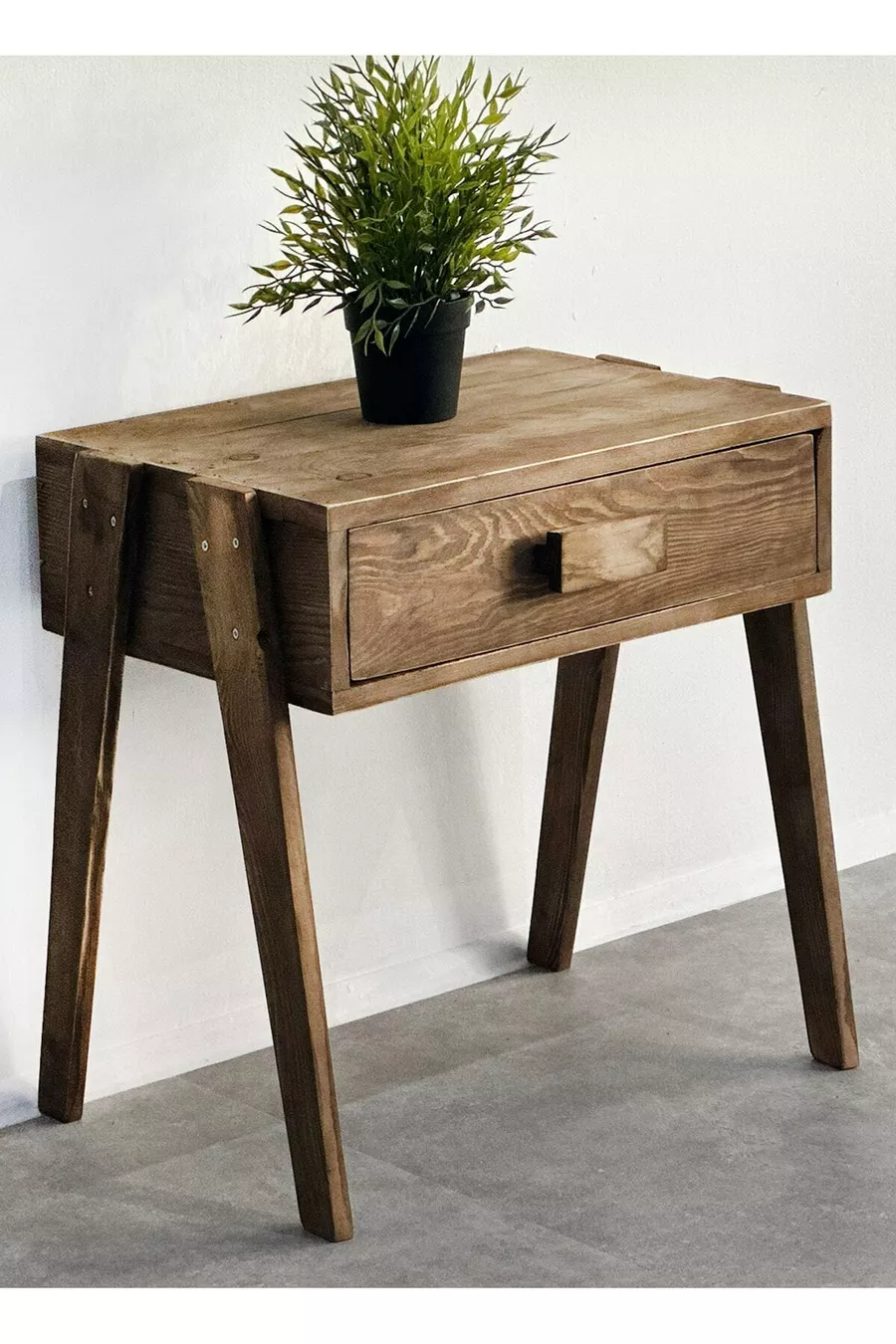 Armoire en bois avec tiroirs et étagères