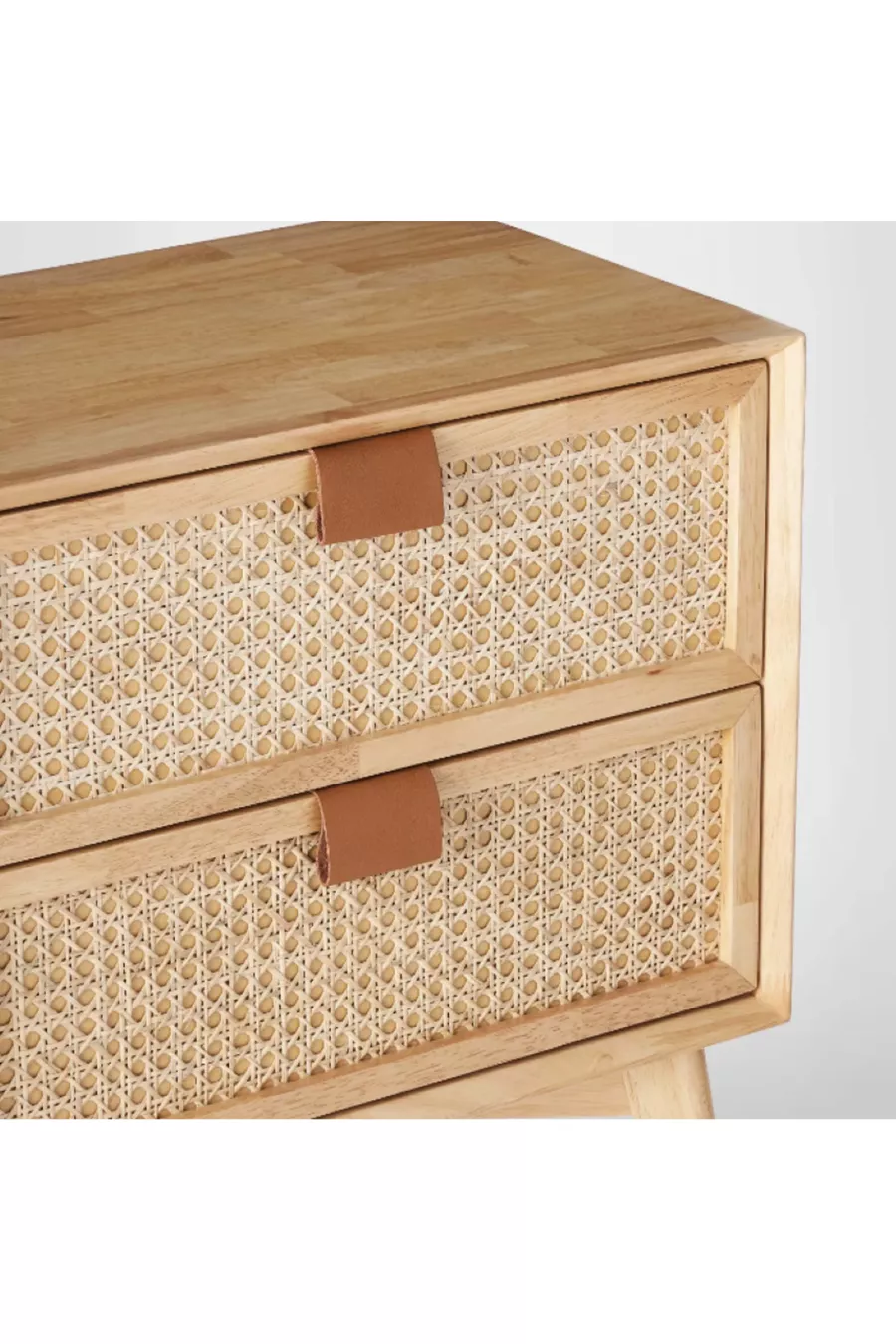Table de chevet en bois avec détails en osier naturel – 2 tiroirs