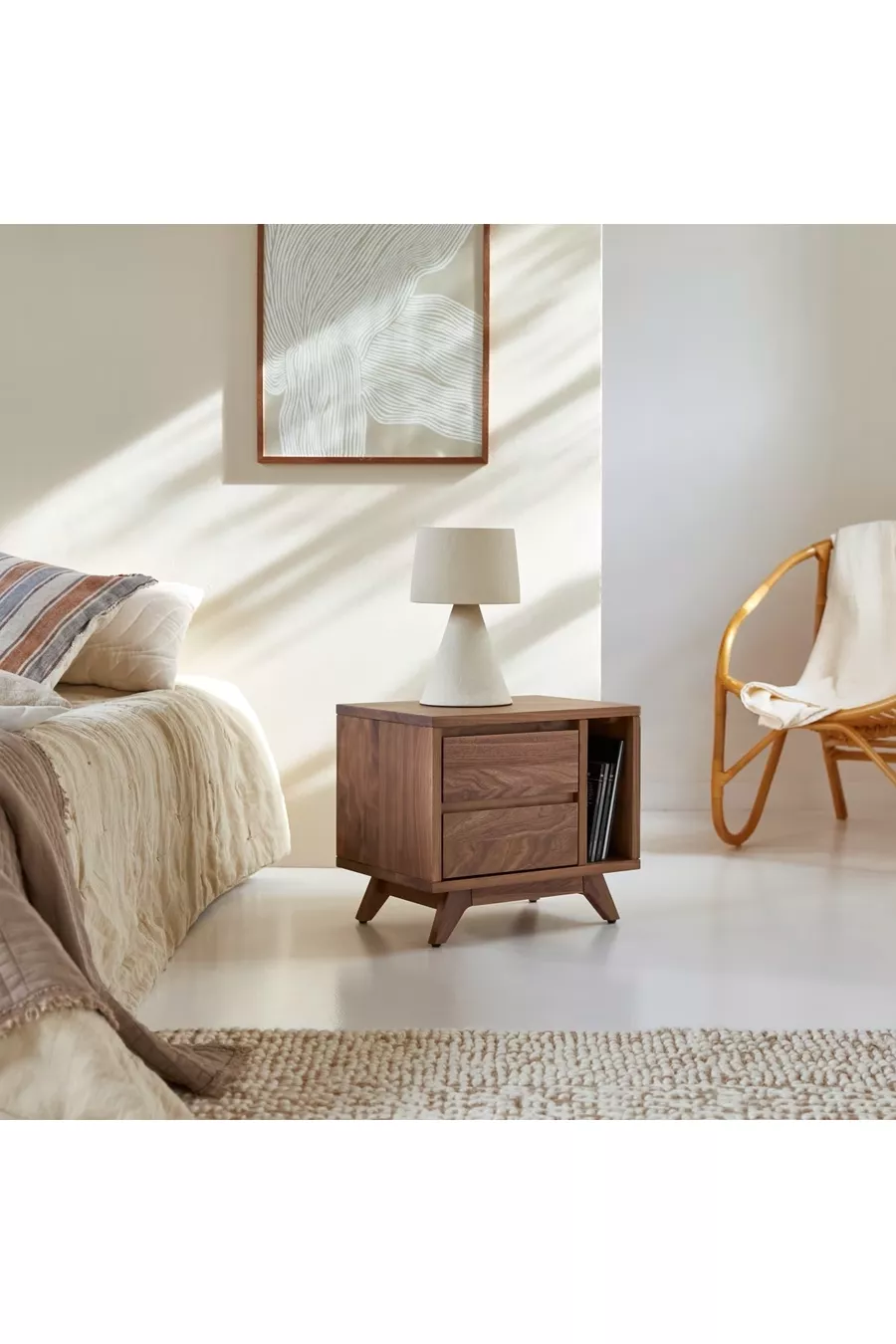 Table de chevet en bois massif noyer foncé