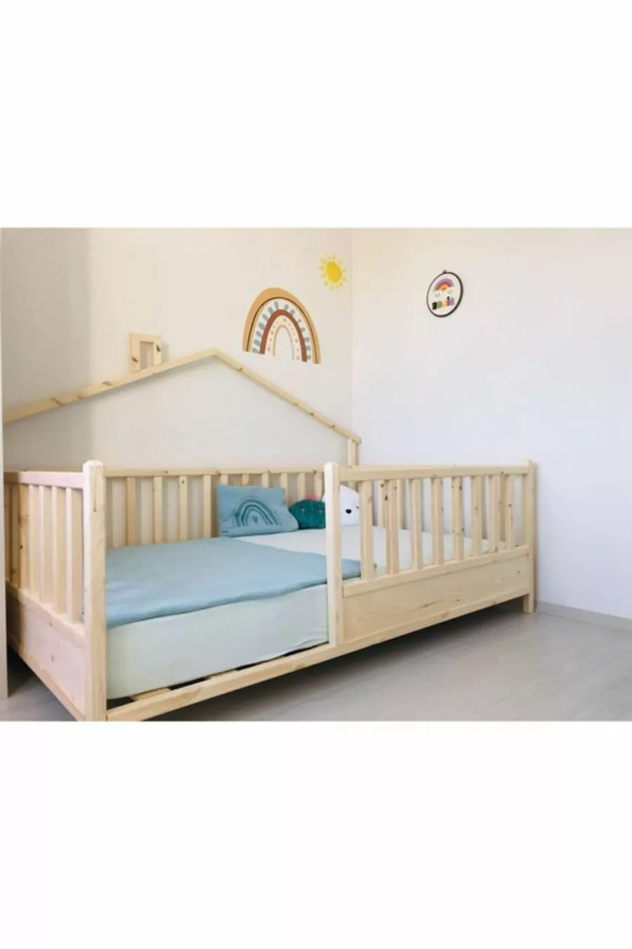 Back Roofed Doğal Ahşap Yatak Montessori Bebek Ve Çocuk Karyolası