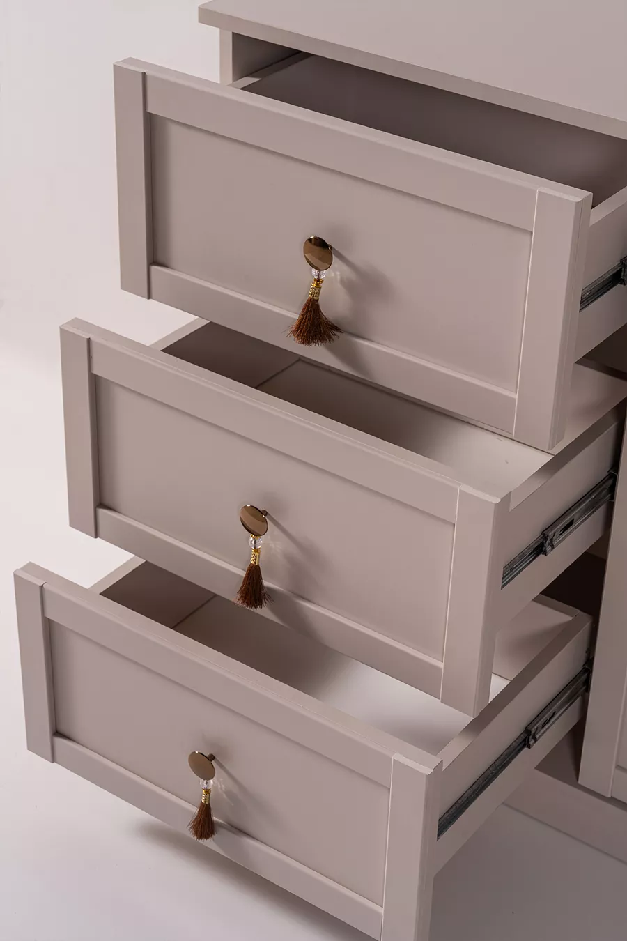 Commode Doru à 3 tiroirs avec porte