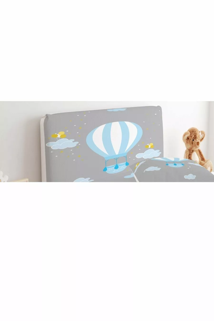 Housse de tête de lit sur fond avec ballon bleu volant