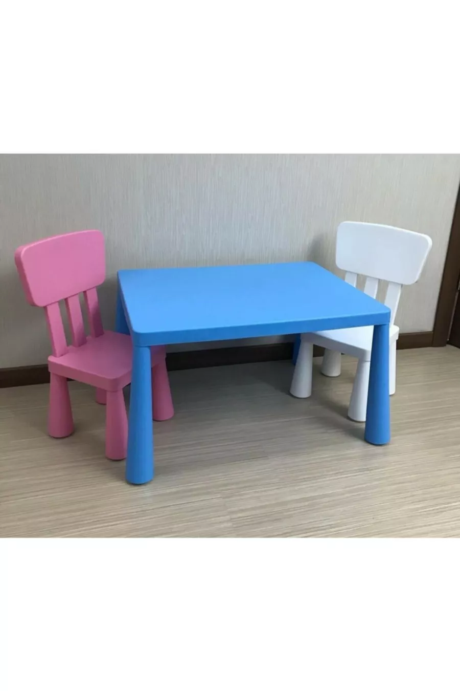 Roze Mammut Tafel met Wit Stoelen Set