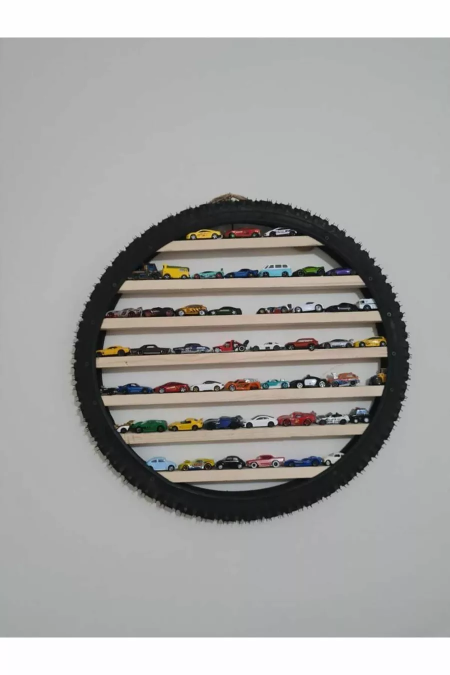 Scaffale da parete a ruota con luce gialla, decorativo in legno, parcheggio per bambini in gomma, lampada da notte educativa Montessori
