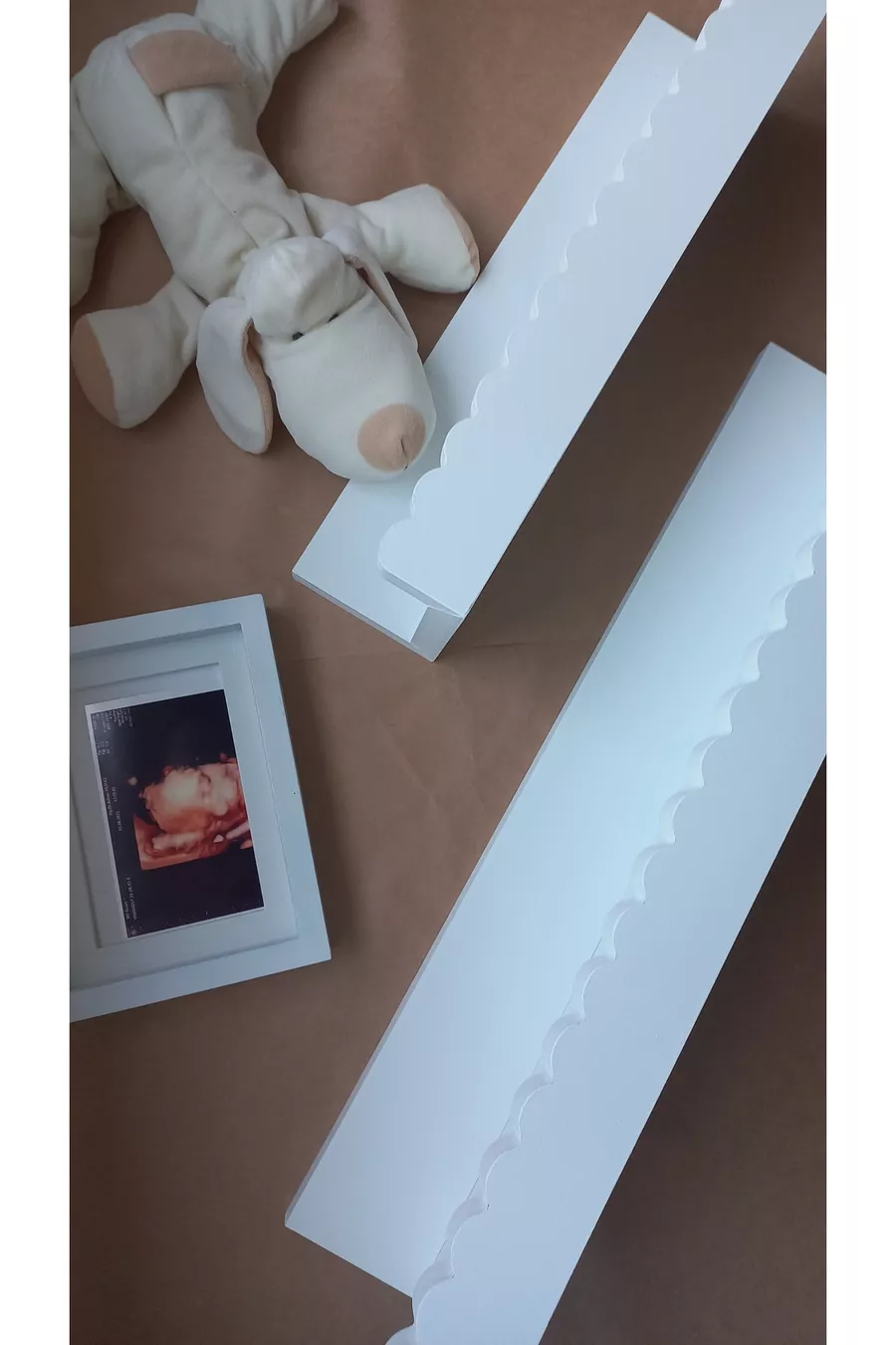 Witte Montessori kinder- en babykamer boekenkast wandplank, kameraccessoire (mat wit / en cm)