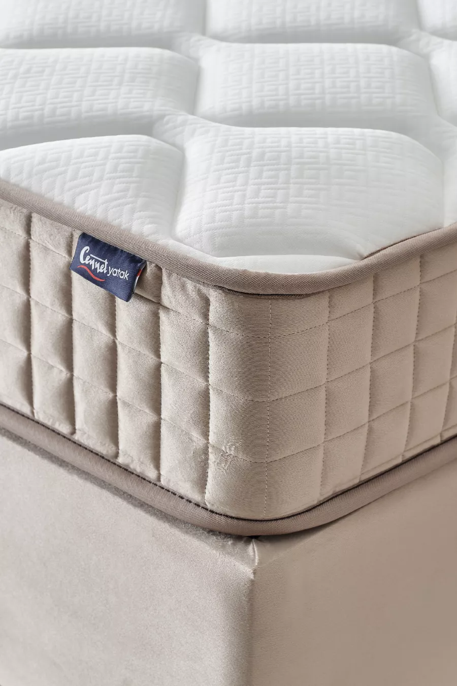 Manolya-Serie Einzelbett mit Bettkasten und Kopfteil + Komplettes Orthopädisches Paket Federkernmatratzen-Set 3-teilig