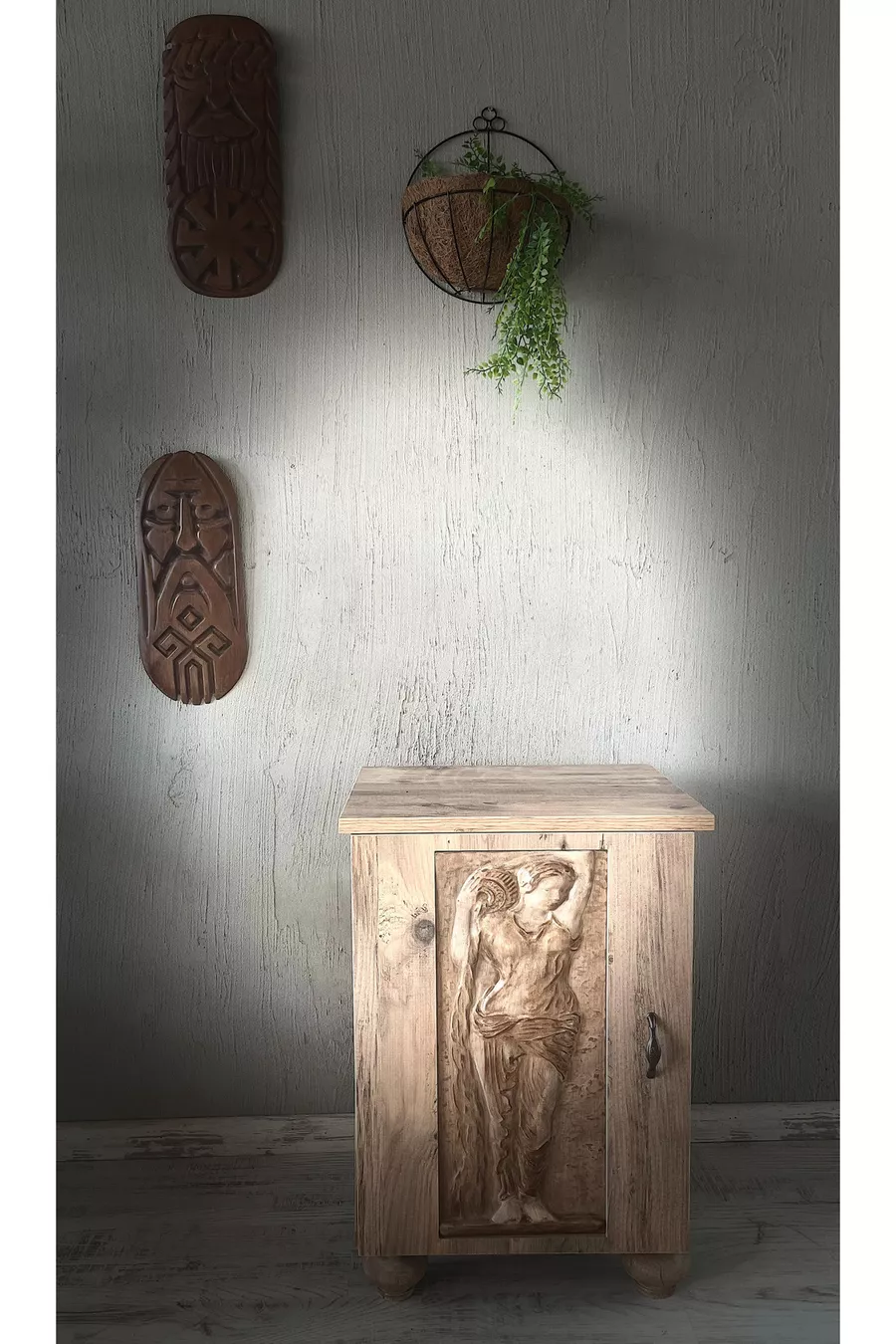 « La Fille Silencieuse de Rome » table de chevet Armoire design spécial production limitée