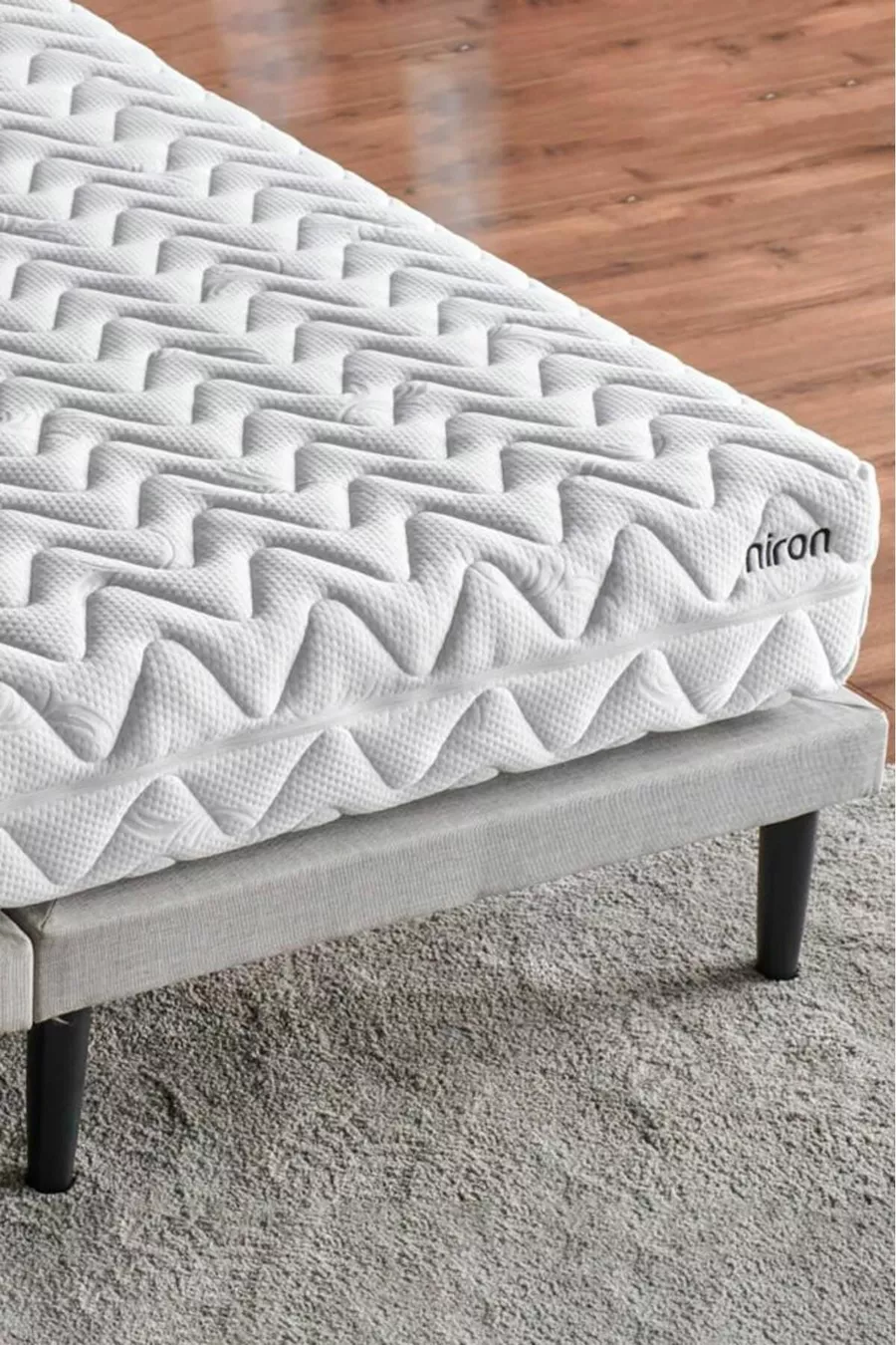 Niron Slim Bed - Eenpersoonsbedbodem - Met metalen frame, hoge poten en linnen hoes