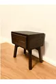 Commode en bois avec tiroirs, table de chevet et tête de lit