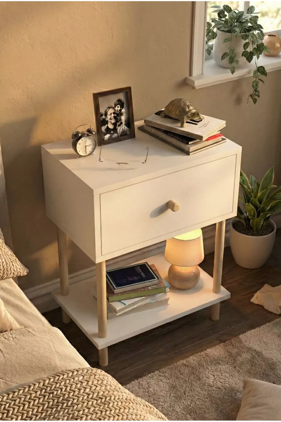 Table de chevet moderne avec couvercle rabattable et étagère, organisateur de chevet pour chambre, table d'appoint sur pieds en bois - Blanc