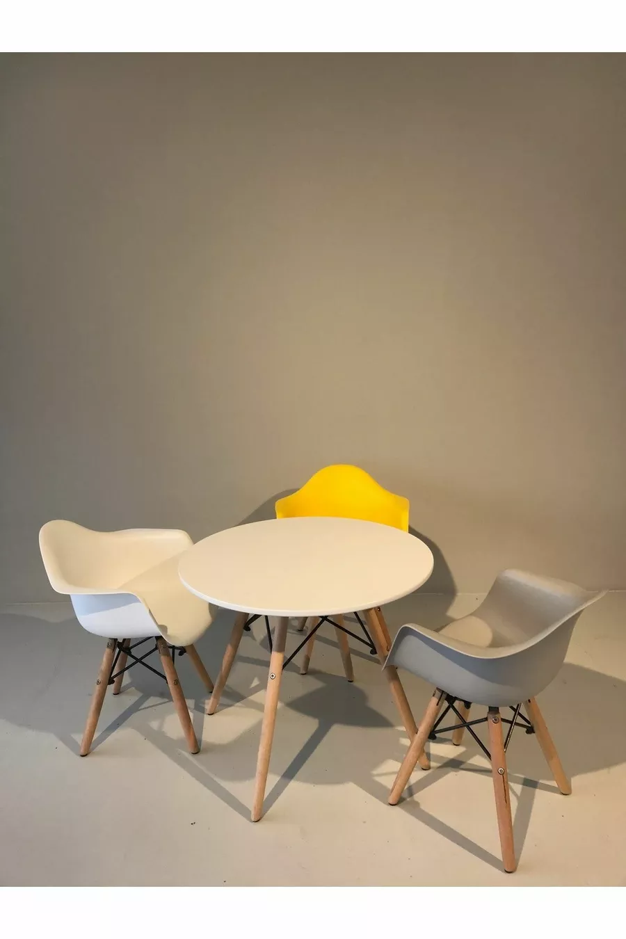 Kinderactiviteiten Crèche & Kleuterschool Stoel – Witte Houten Montessori Ontwerp
