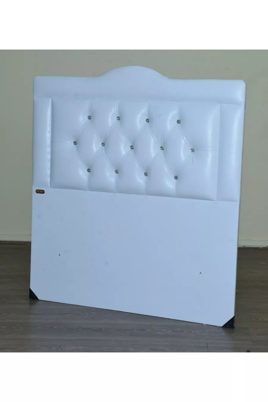 Titre Likk Modèle Matelassé Blanc en Cuir Synthétique, Fait Main
