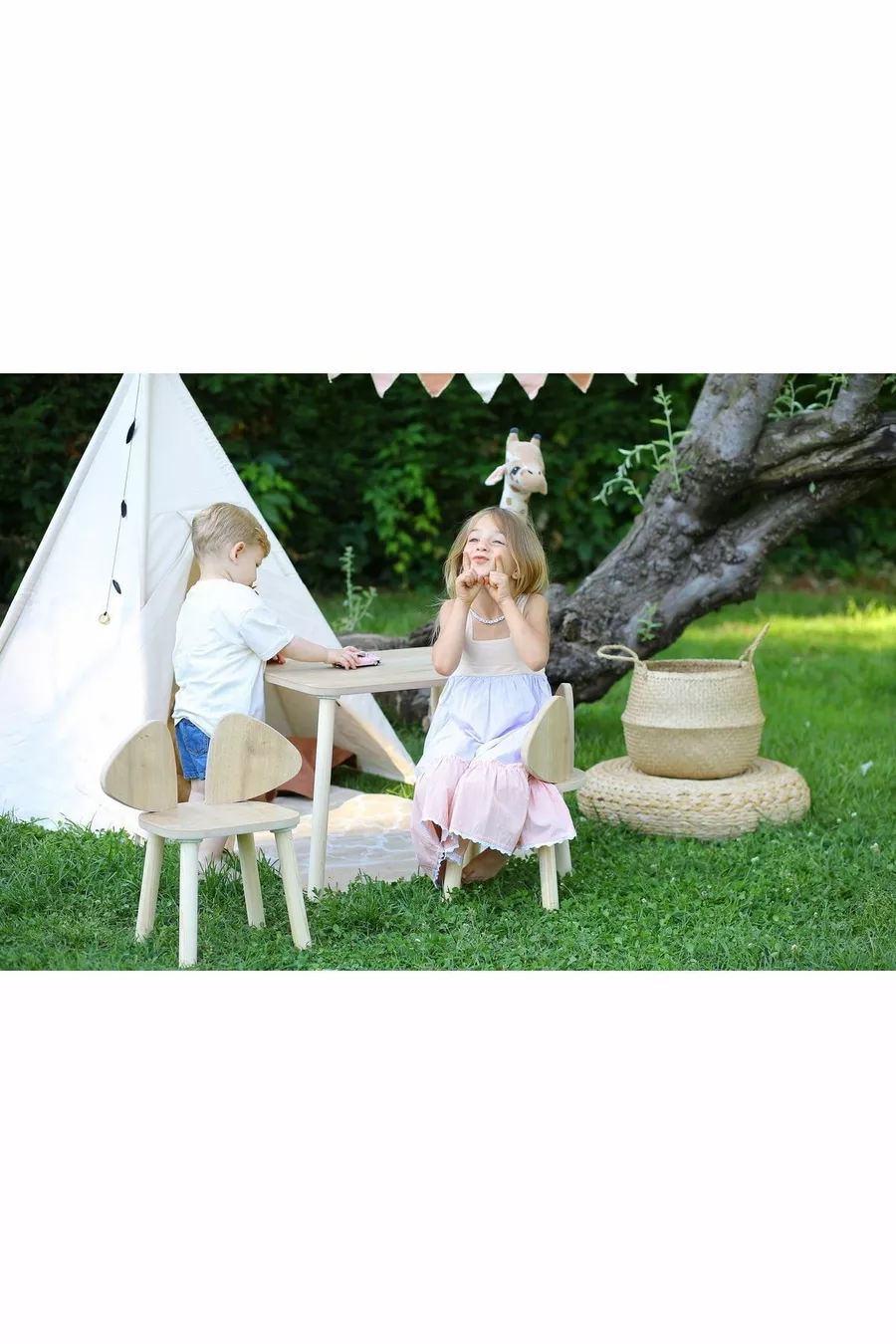 Brauner Montessori-Kinder Tisch und 2 Stühle